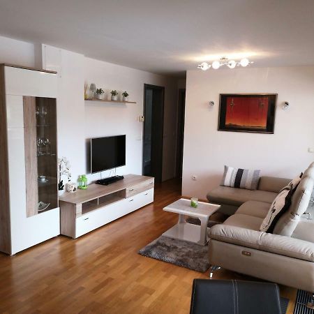 Apartma Lucijana มอยสตรานา ภายนอก รูปภาพ