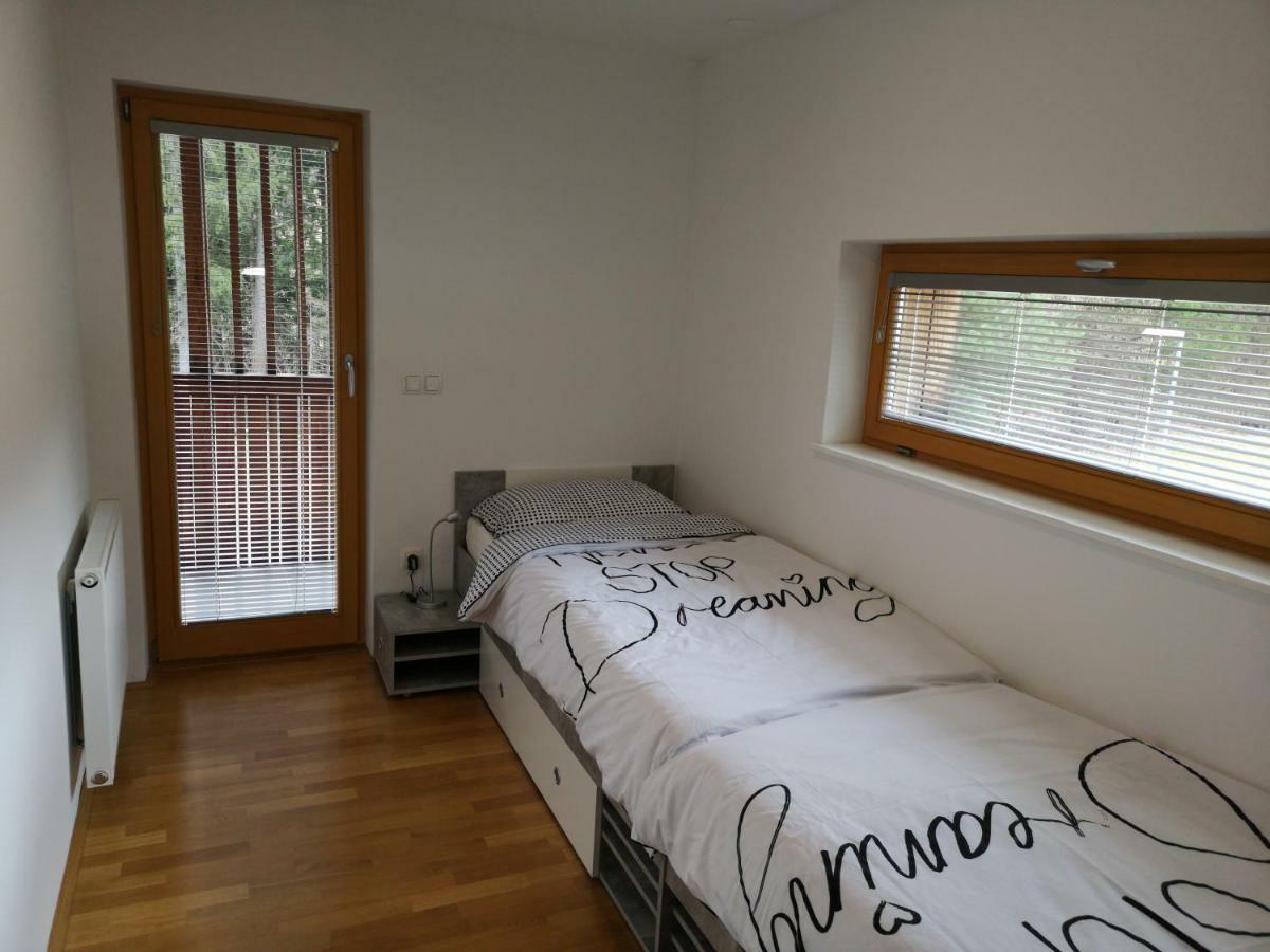 Apartma Lucijana มอยสตรานา ภายนอก รูปภาพ