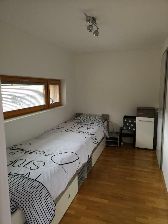 Apartma Lucijana มอยสตรานา ภายนอก รูปภาพ