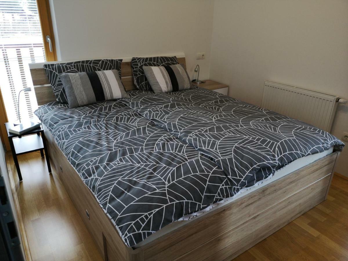 Apartma Lucijana มอยสตรานา ภายนอก รูปภาพ