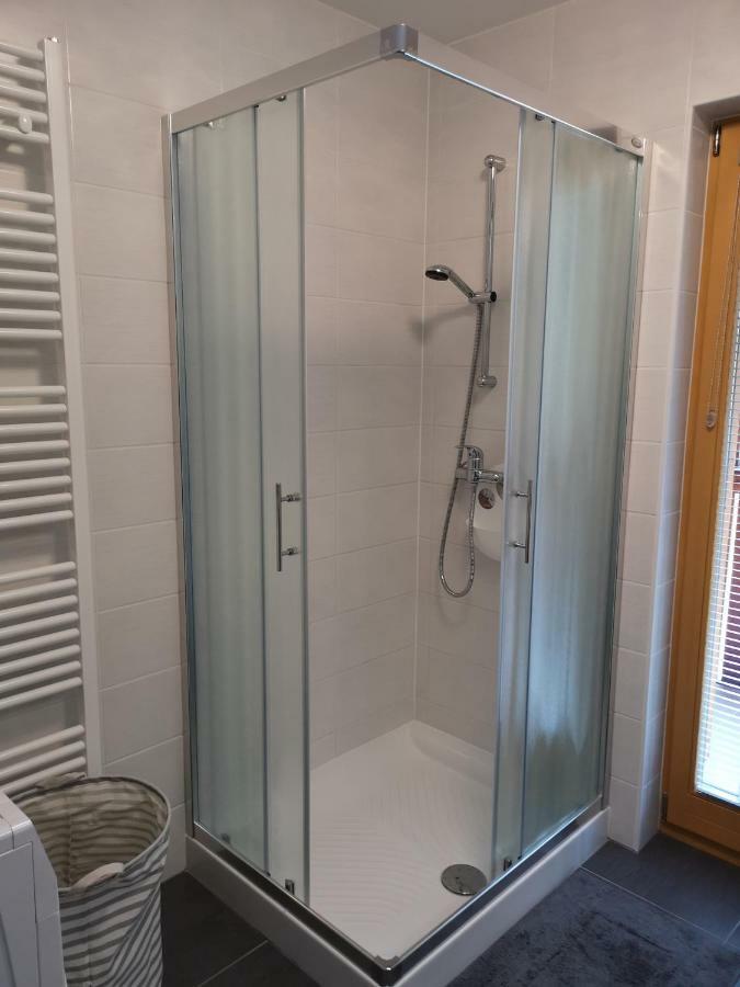 Apartma Lucijana มอยสตรานา ภายนอก รูปภาพ