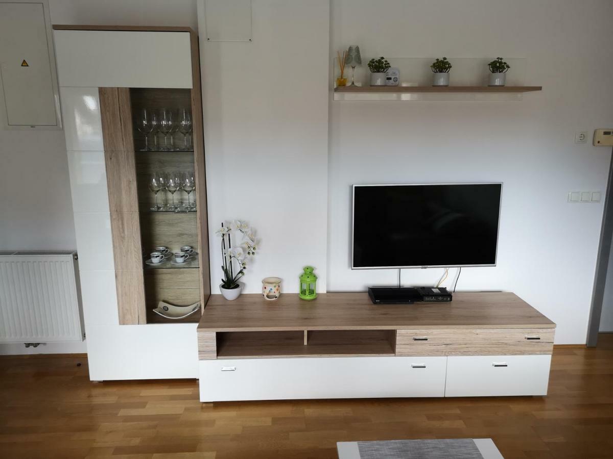 Apartma Lucijana มอยสตรานา ภายนอก รูปภาพ