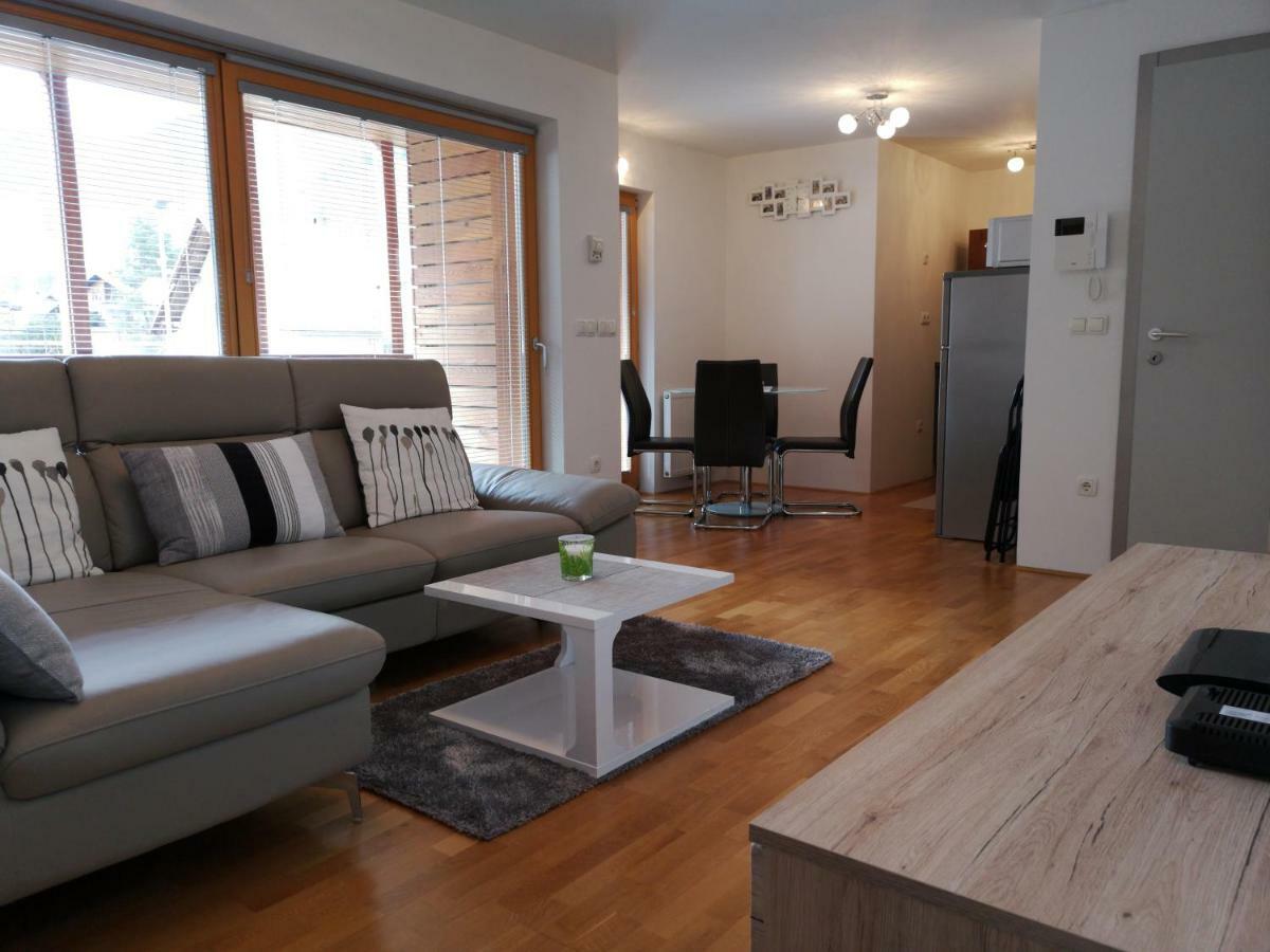 Apartma Lucijana มอยสตรานา ภายนอก รูปภาพ