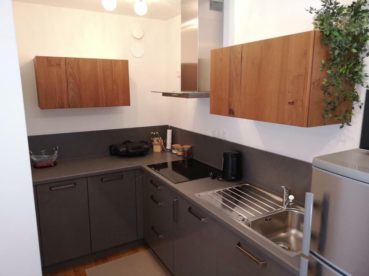 Apartma Lucijana มอยสตรานา ภายนอก รูปภาพ
