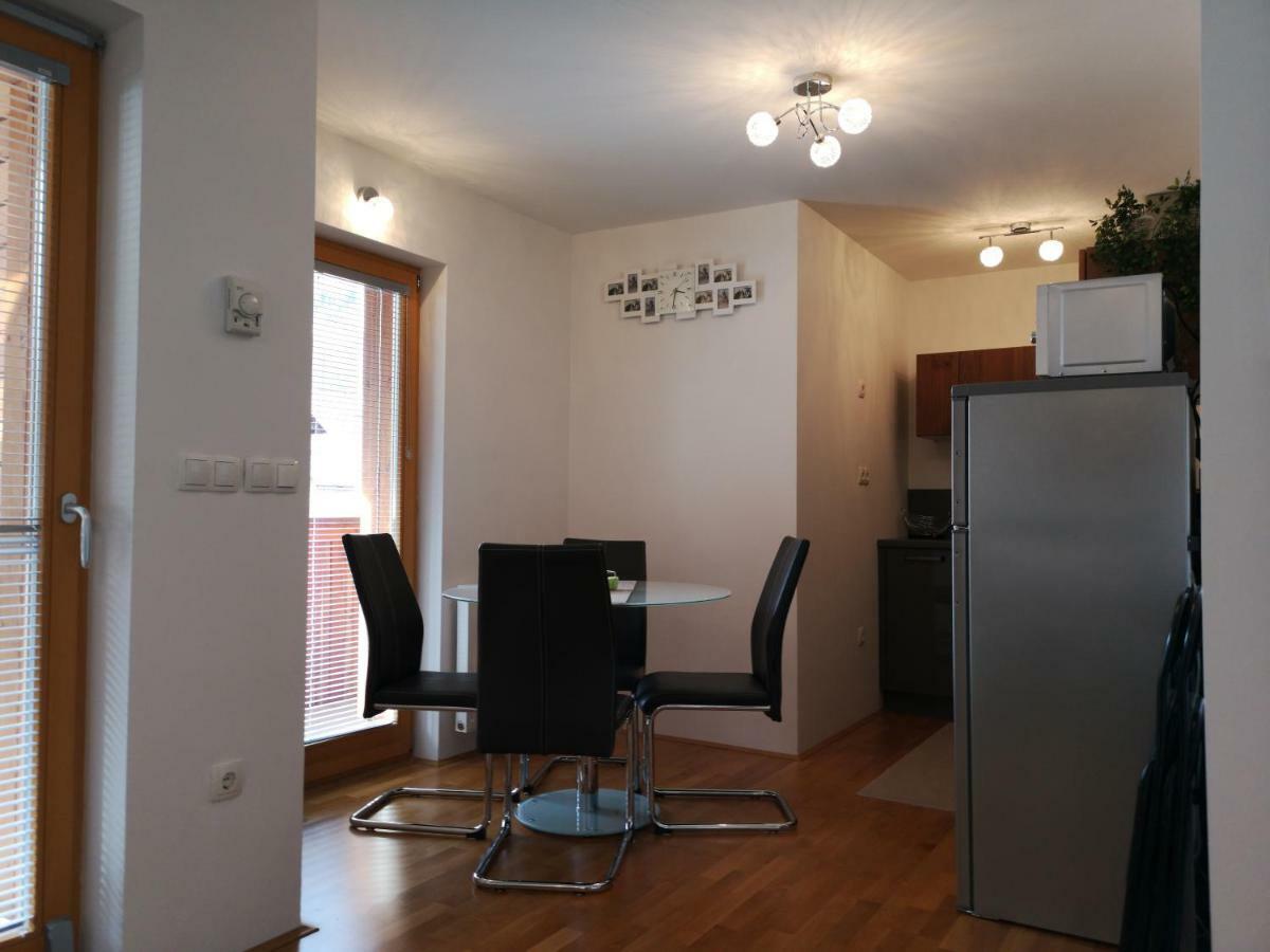 Apartma Lucijana มอยสตรานา ภายนอก รูปภาพ