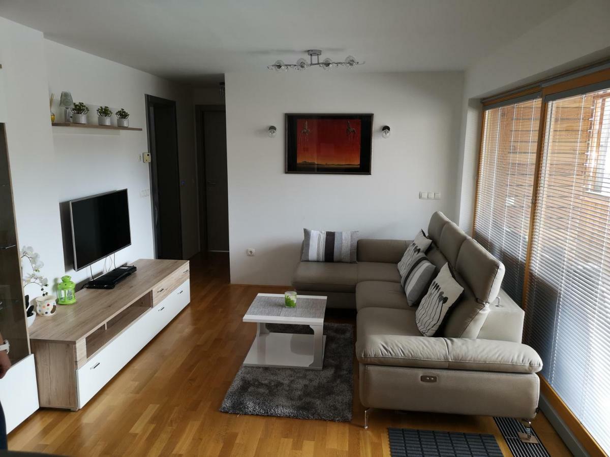 Apartma Lucijana มอยสตรานา ภายนอก รูปภาพ