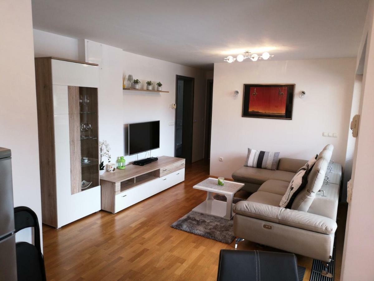 Apartma Lucijana มอยสตรานา ภายนอก รูปภาพ