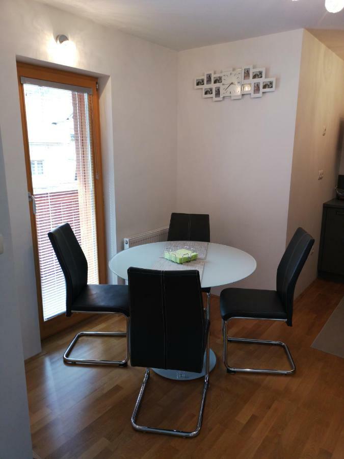 Apartma Lucijana มอยสตรานา ภายนอก รูปภาพ